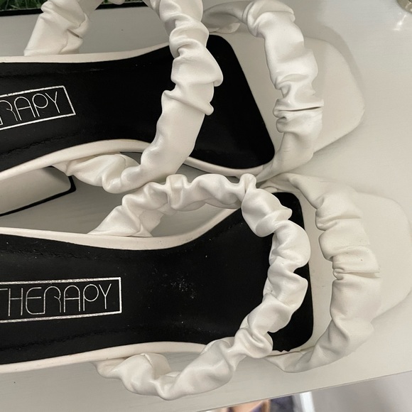 Therapy sandals with block heel white size 7 - Picture 2 of 8